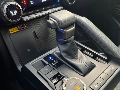 Used 2025 Toyota Tacoma Limited image 29