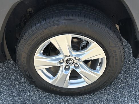 Used 2021 Toyota RAV4 XLE image 31