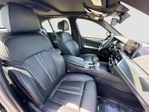 Used 2023 BMW M550i xDrive w/ Executive Package AWD/4WD image 24