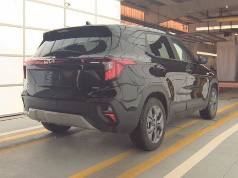 Used 2026 Kia Seltos LX image 2