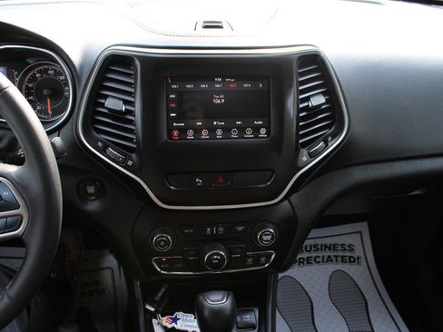 Used 2020 Jeep Cherokee Latitude Plus w/ Travel & Safety Group image 12