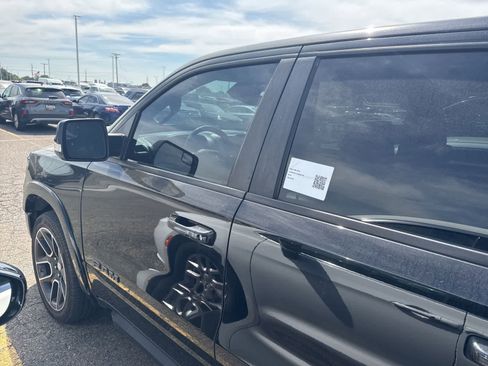 Used 2019 RAM 1500 Laramie AWD/4WD image 18