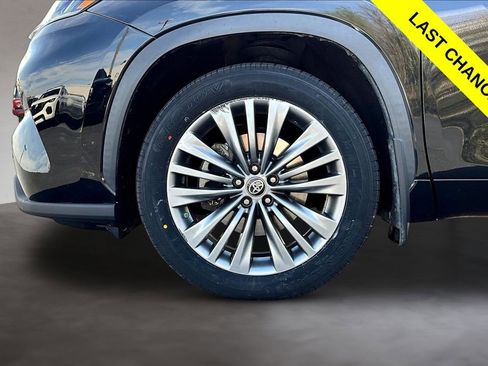 Used 2021 Toyota Highlander Platinum AWD/4WD image 9