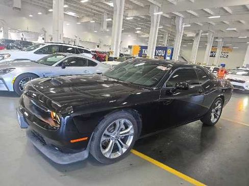 Used 2022 Dodge Challenger R/T RWD image 1