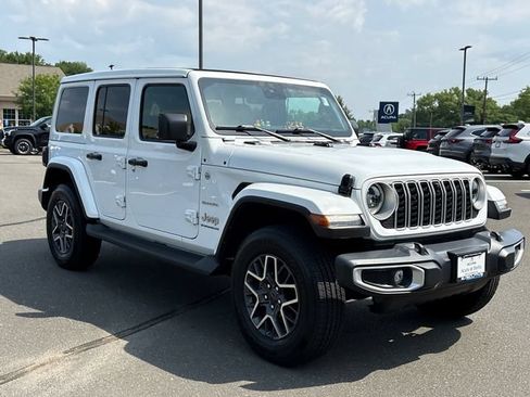 Used 2024 Jeep Wrangler Unlimited Sahara w/ Technology Group AWD/4WD image 5