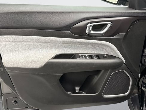 Used 2022 Jeep Compass Latitude image 9