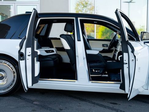 Used 2019 Rolls-Royce Phantom Sedan RWD image 12