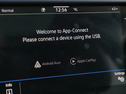 Certified 2024 Volkswagen Taos SE w/ Panoramic Sunroof Package image 32