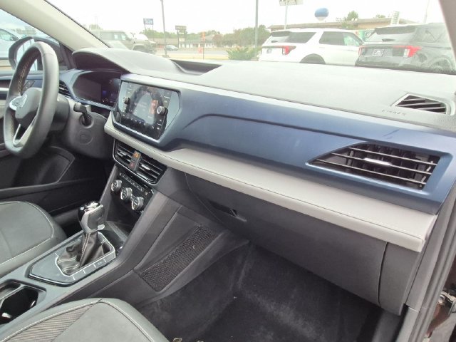 Used 2024 Volkswagen Taos SE w/ Panoramic Sunroof Package FWD image 19