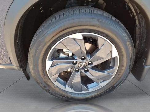 Used 2025 Nissan Rogue SV FWD image 9