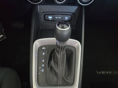 Used 2025 Hyundai Venue SE FWD image 18