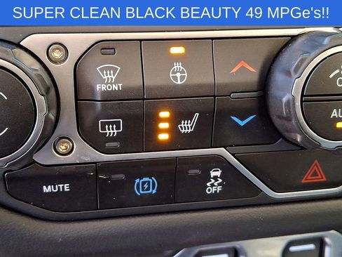 Used 2025 Jeep Wrangler Unlimited Sahara AWD/4WD image 25