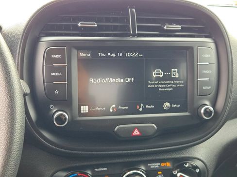 Used 2025 Kia Soul LX w/ LX Technology Package FWD image 6