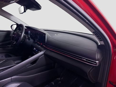 Used 2021 Hyundai Elantra Limited FWD image 30