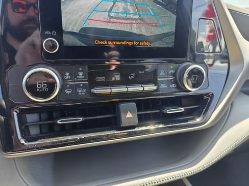 Used 2023 Toyota Highlander L AWD/4WD image 15