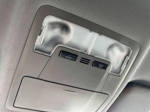 Used 2019 Toyota Highlander LE FWD image 34
