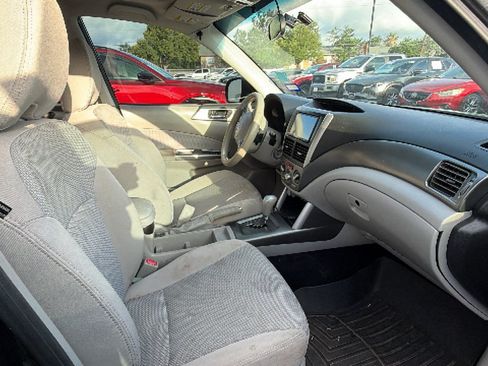 Used 2012 Subaru Forester 2.5X Premium w/ All-Weather Pkg AWD/4WD image 8
