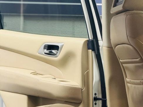 Used 2013 Nissan Pathfinder Platinum w/ Platinum Premium Pkg image 6