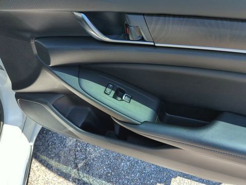 Used 2018 Honda Accord Touring image 34