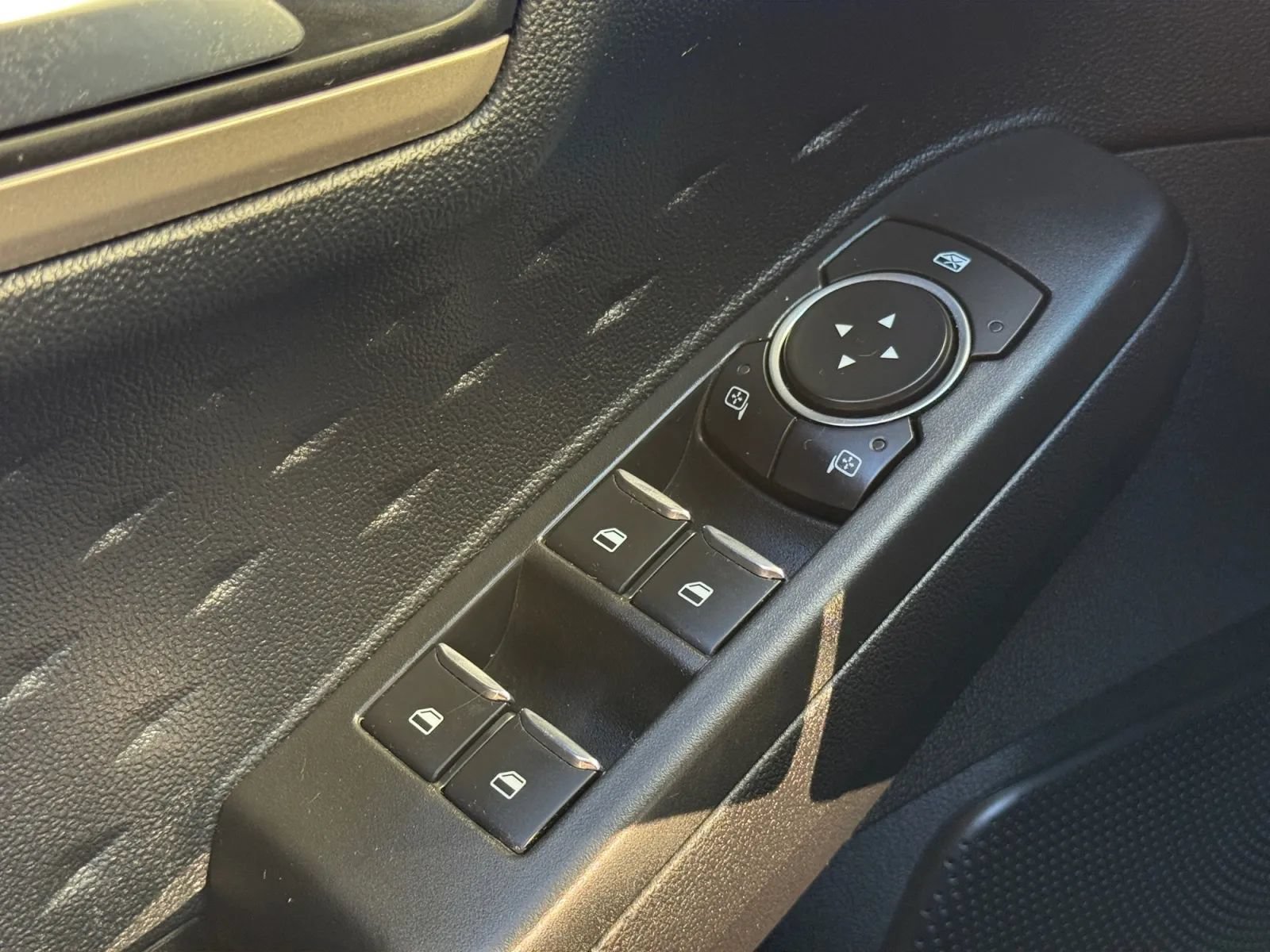 Used 2020 Ford Escape SE AWD/4WD image 40