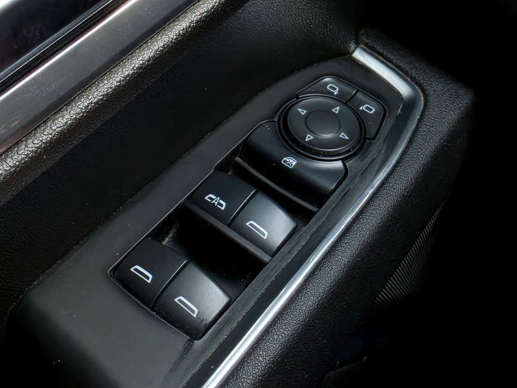 Used 2025 Chevrolet Silverado 1500 LT AWD/4WD image 23