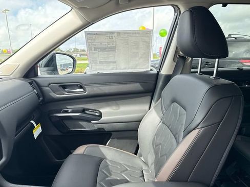 New 2026 Nissan Pathfinder Platinum w/ Cargo Package FWD image 18