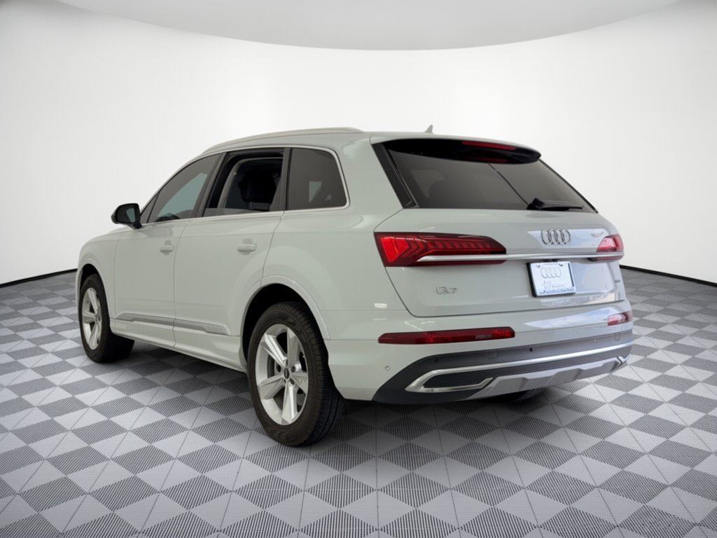 Used 2023 Audi Q7 2.0T Premium w/ Convenience Package AWD/4WD image 3