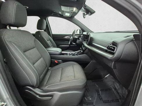 Used 2024 Chevrolet Traverse LT FWD image 23