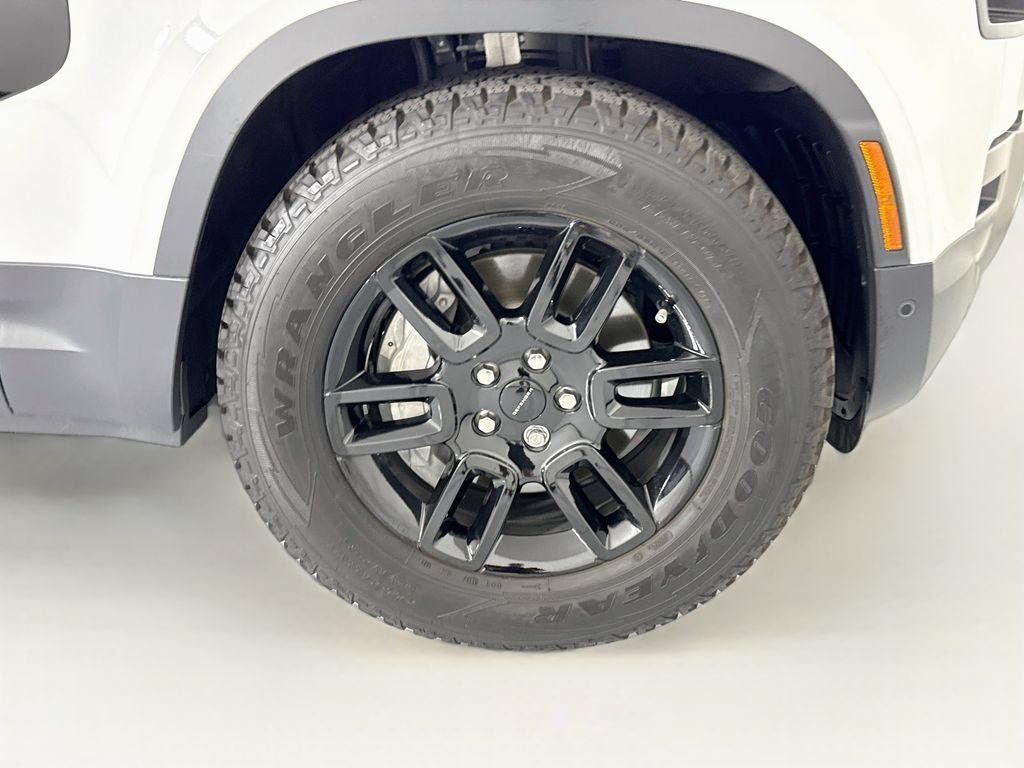 Used 2026 Land Rover Defender 110 S AWD/4WD image 32