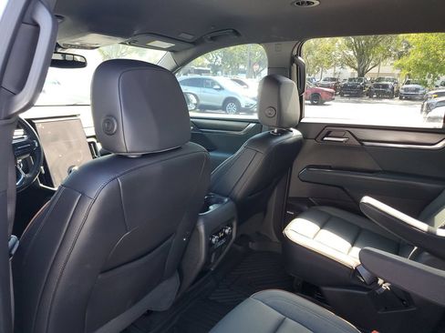 Used 2025 GMC Acadia AT4 AWD/4WD image 9