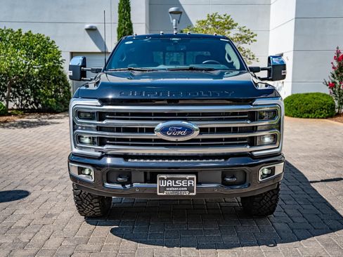 Used 2025 Ford F250 Platinum w/ Platinum Plus Package AWD/4WD image 2