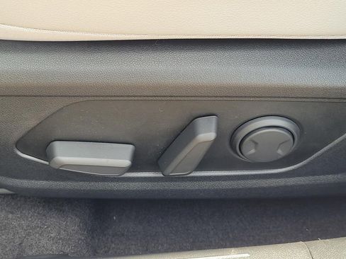 New 2025 Hyundai Elantra Limited image 11