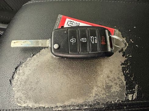 Used 2018 Kia Optima LX w/ 17" Alloy Wheels Package image 30