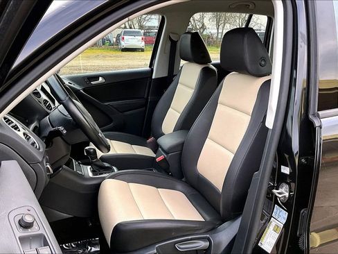 Used 2017 Volkswagen Tiguan S image 9