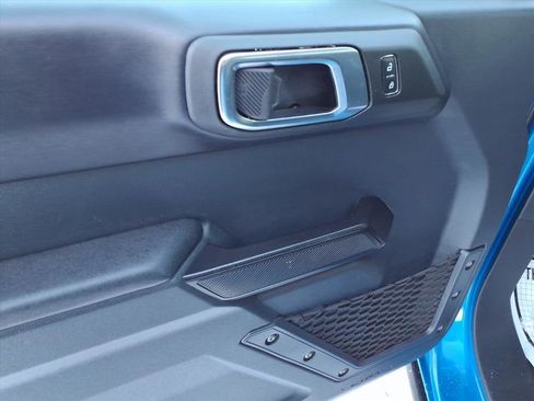 Used 2025 Ford Bronco Badlands image 11