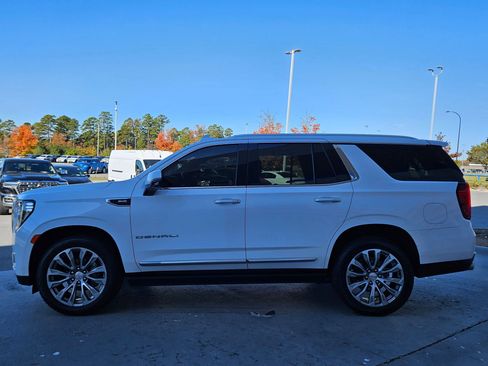 Used 2021 GMC Yukon Denali w/ Denali Premium Package image 4