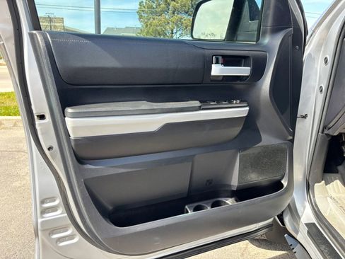 Used 2020 Toyota Tundra SR5 w/ SR5 Upgrade Package AWD/4WD image 9