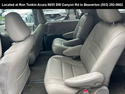 Used 2018 Toyota Sienna XLE AWD/4WD image 12