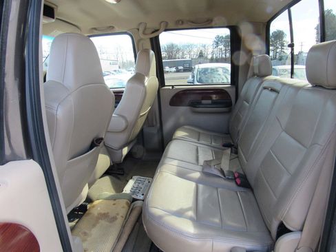 Used 2005 Ford F250 Lariat image 9