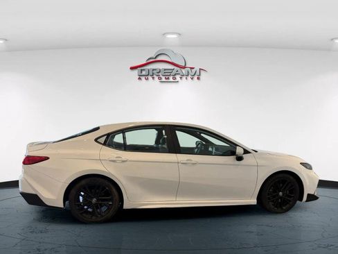 Used 2025 Toyota Camry SE FWD image 21