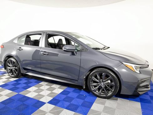 Used 2024 Toyota Corolla SE FWD image 3