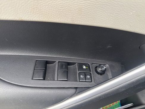 Used 2023 Toyota Corolla Cross L image 9