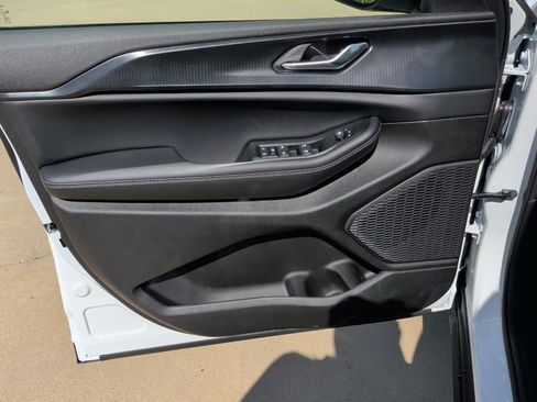 New 2025 Jeep Grand Cherokee L Altitude image 10