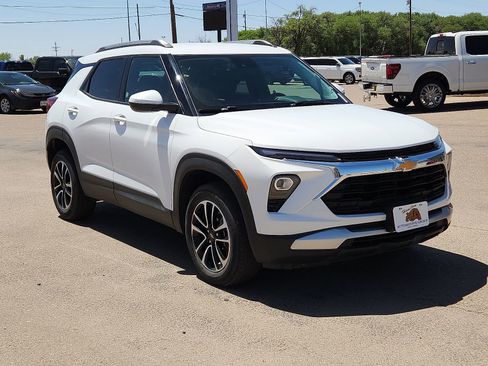 Used 2025 Chevrolet TrailBlazer LT AWD/4WD image 6