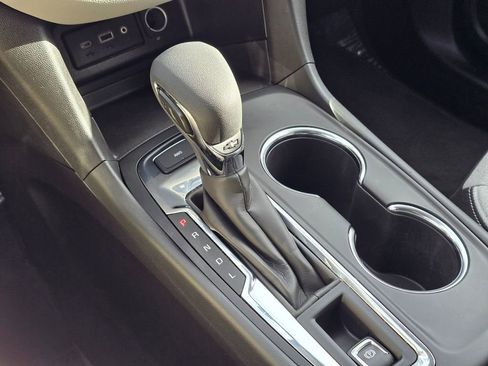 Used 2023 Chevrolet Equinox LT image 39