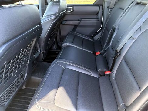 Used 2025 Ford Bronco Badlands image 13