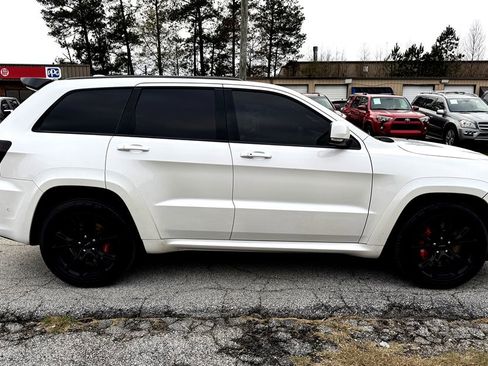 Used 2017 Jeep Grand Cherokee SRT image 7