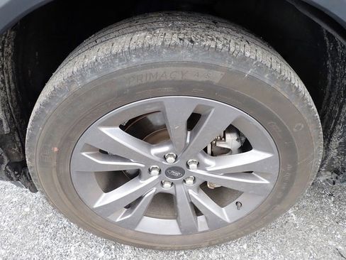 Used 2022 Ford Explorer XLT w/ Equipment Group 202A image 9