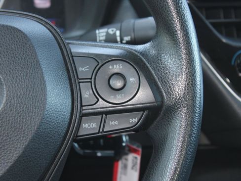 Used 2021 Toyota Corolla LE image 25