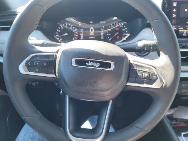 Used 2024 Jeep Compass Latitude w/ Convenience Group AWD/4WD image 19